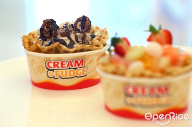 ไอศกรีมผัดสุดพรีเมียมหลากเมนู ณ Cream & Fudge Gold ร้านไอศกรีม สยามพารากอน 