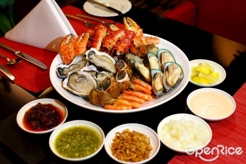 บุฟเฟ่ต์ซีฟู้ดและอาหารนานาชาติ Seafood Extravaganza ห้องอาหารเอเทรี่ยม (Atrium) โรงแรมแลนด์มาร์ค (The Landmark Bangkok)