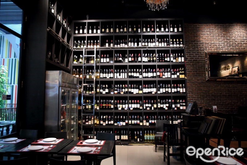 ร้านอาหารและเครื่องดื่ม CLUB99 Wine bar & Restaurant เดอะ ไนน์ พระราม 9 (The Nine)