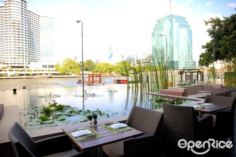รวมร้านอาหารริมน้ำวันลอยกระทง ร้านริมน้ำ ห้องอาหาร Flow โรงแรมมิลเลนเนียม ฮิลตัน กรุงเทพ (Millennium Hilton Bangkok) 