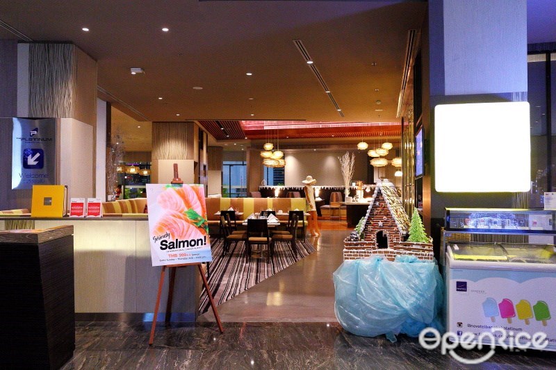บุฟเฟ่ต์แซลมอนสุดคุ้ม Seriously Salmon ที่ห้องอาหารเดอะ สแควร์ (The Square) โรงแรมโนโวเทล กรุงเทพ แพลทินัม ประตูน้ำ (Novotel Bangkok Platinum Pratunam) บุฟเฟ่ตแซลมอนจริงจังกว่านี้ไม่มีแล้ว!