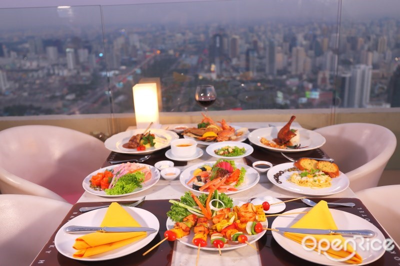 บุฟเฟ่ต์อาหารนานาชาติ ณ Bangkok Balcony ห้องอาหาร Open-Air ที่สูงที่สุดในประเทศไทย บนชั้น 81 ของโรงแรมใบหยก สกาย 