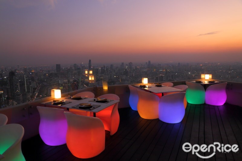 บุฟเฟ่ต์อาหารนานาชาติ ณ Bangkok Balcony ห้องอาหาร Open-Air ที่สูงที่สุดในประเทศไทย บนชั้น 81 ของโรงแรมใบหยก สกาย 