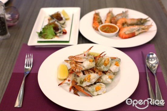  บุฟเฟ่ต์มื้อเย็น international buffet ธีม fisherman feast ที่ห้องอาหาร The Eight โรงแรม Mercure Bangkok Siam Hotel 