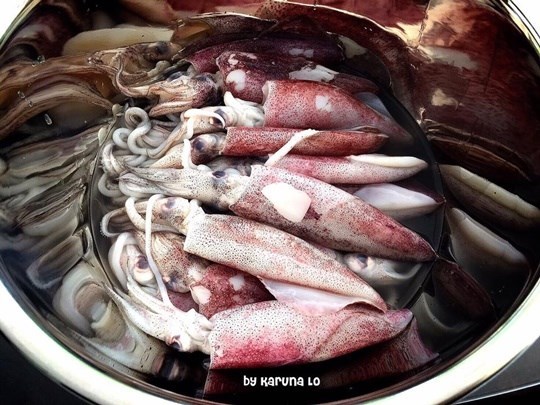 ตูปะซูตง ปลาหมึกยัดไส้ข้าวเหนียวต้มหวาน