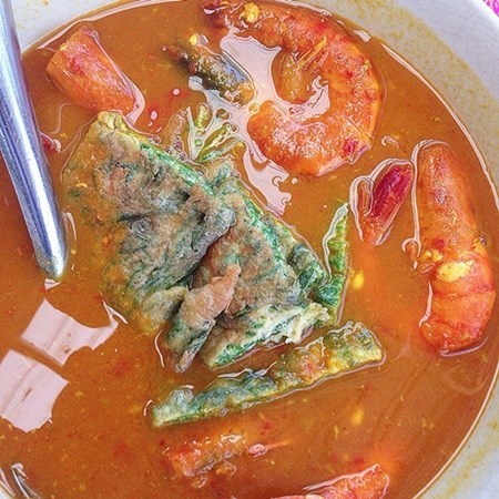 แกงส้มกุ้งชะอมไข่ ร้านทุ่งคากาแฟ จ.ภูเก็ต