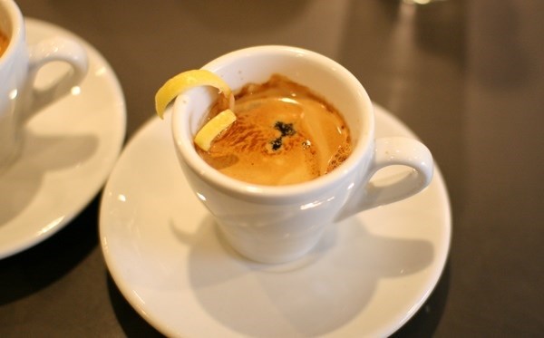 Espresso Romano เอสเปรสโซ โรมาโน เครื่องดื่มใส่มะนาว