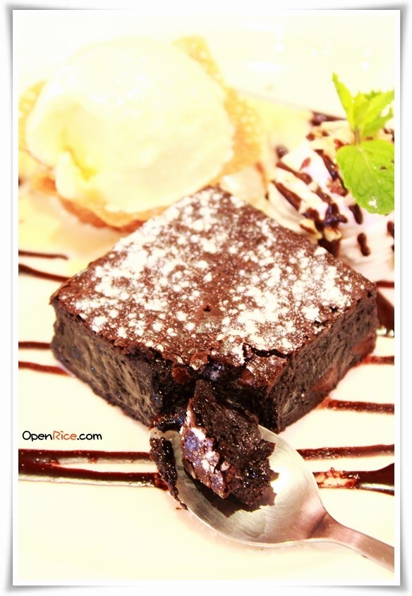 The Fabulous Bar & Dessert Cafe ถนนข้าวสาร